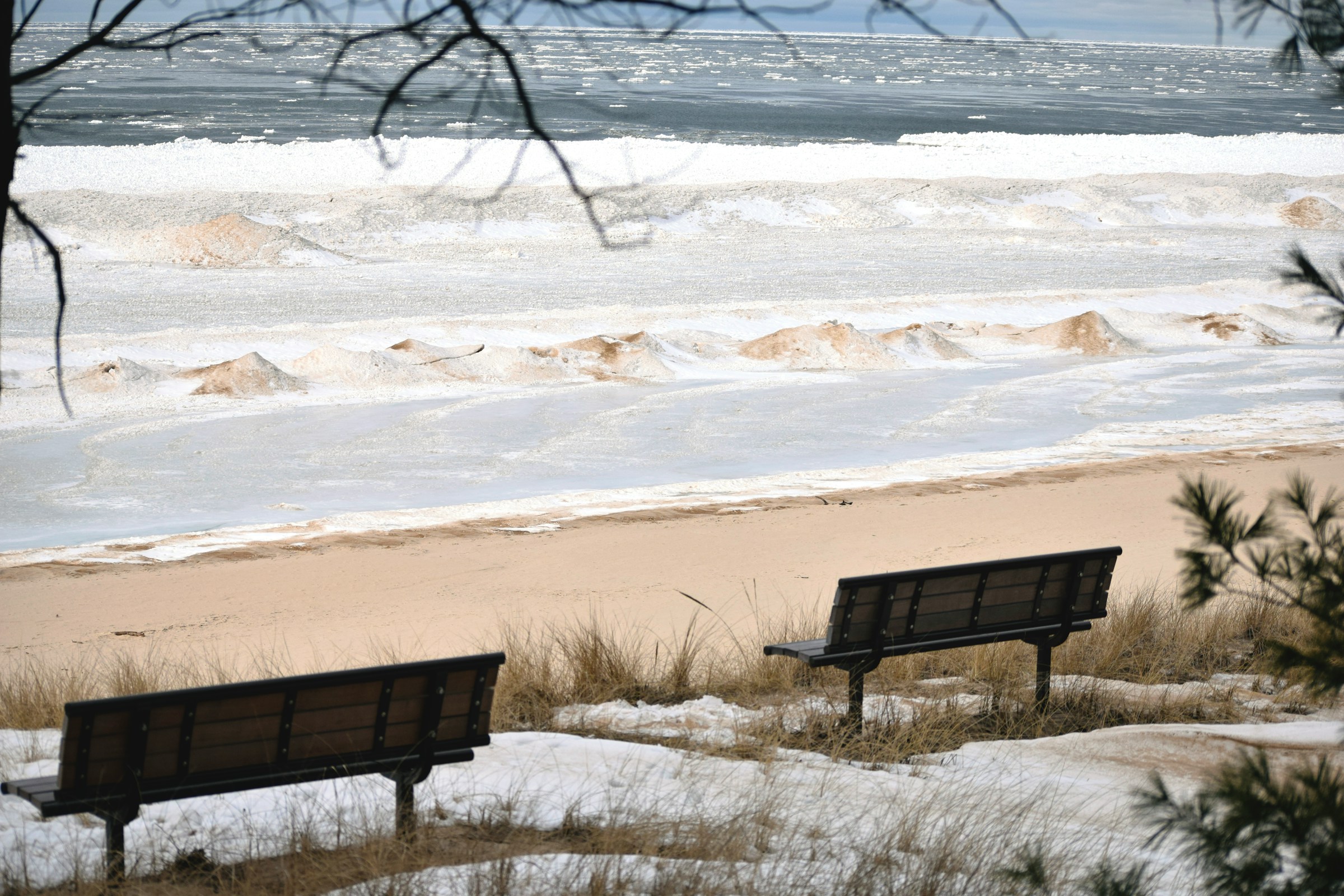 A powerful late-season winter storm is expected to hit the Upper Midwest - heavy snowfall and blizzard conditions in parts of Michigan and Wisconsin.