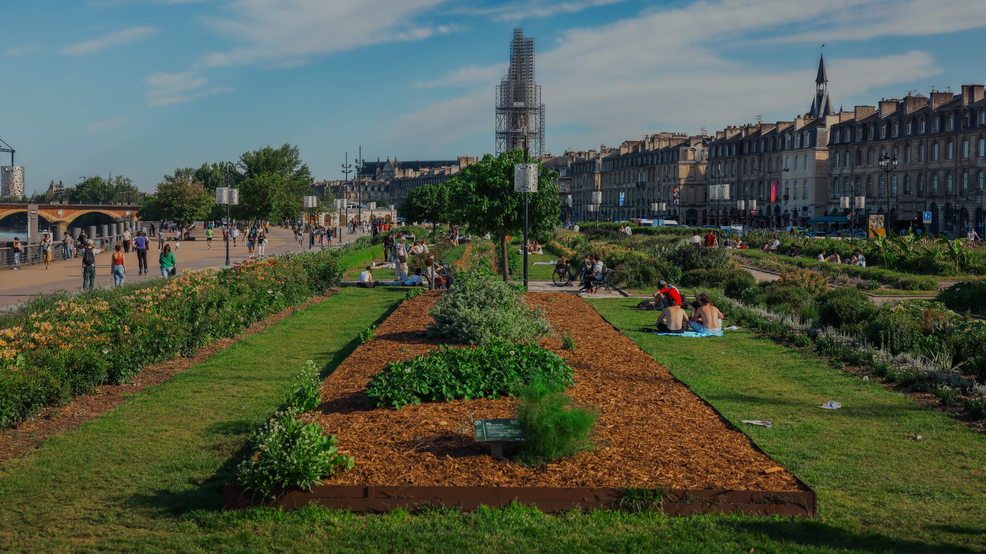 Bordeaux has recorded temperatures exceeding 42°C as an unprecedented heatwave continues to sweep across France and much of Western Europe, prompting health warnings, school closures, and emergency measures across the country.