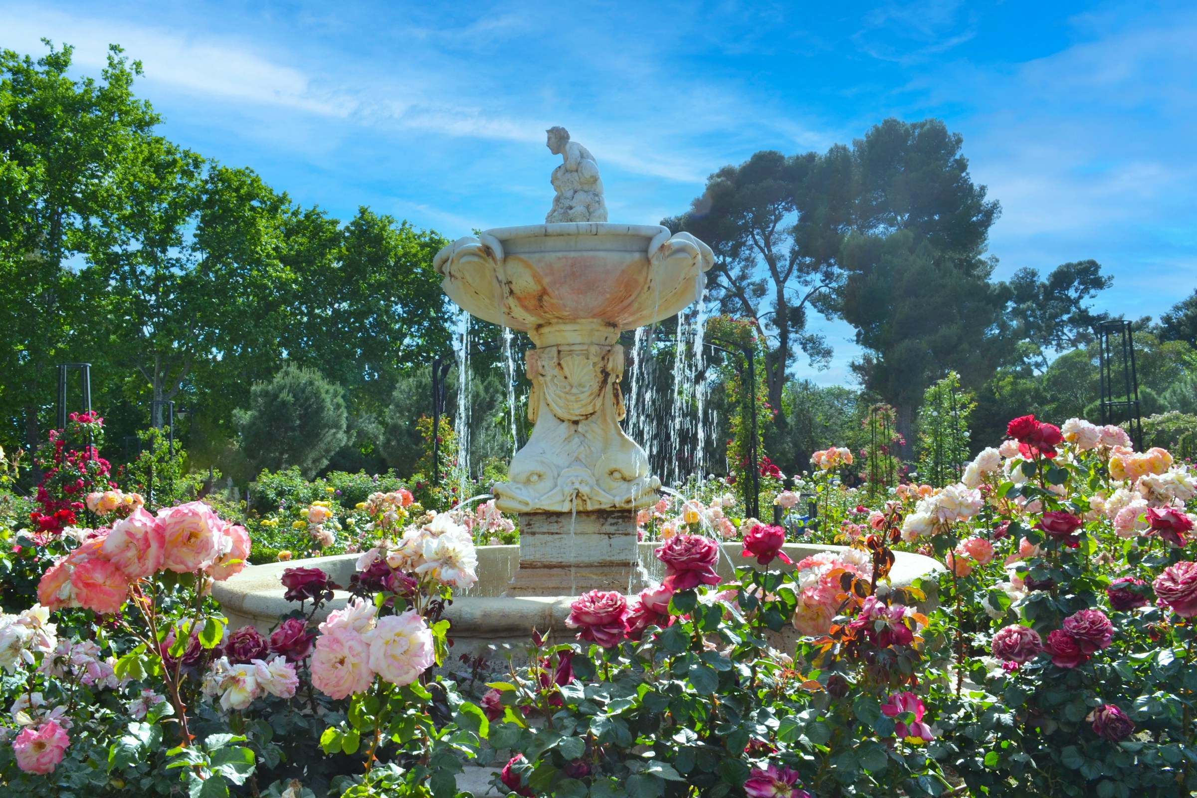 Spain is experiencing a clear shift in its climate, with heat waves now arriving earlier in the year and reaching higher temperatures than in previous decades.