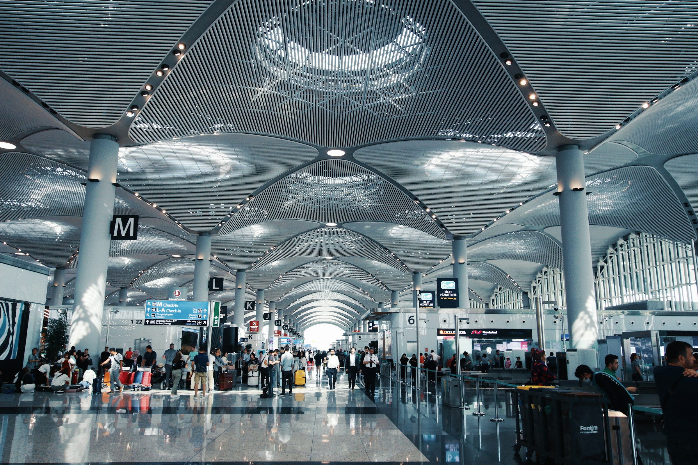 Istanbul Airport is establishing itself as one of the world's leading aviation hubs, taking the top spot for the number of passengers served in a single day in Europe.