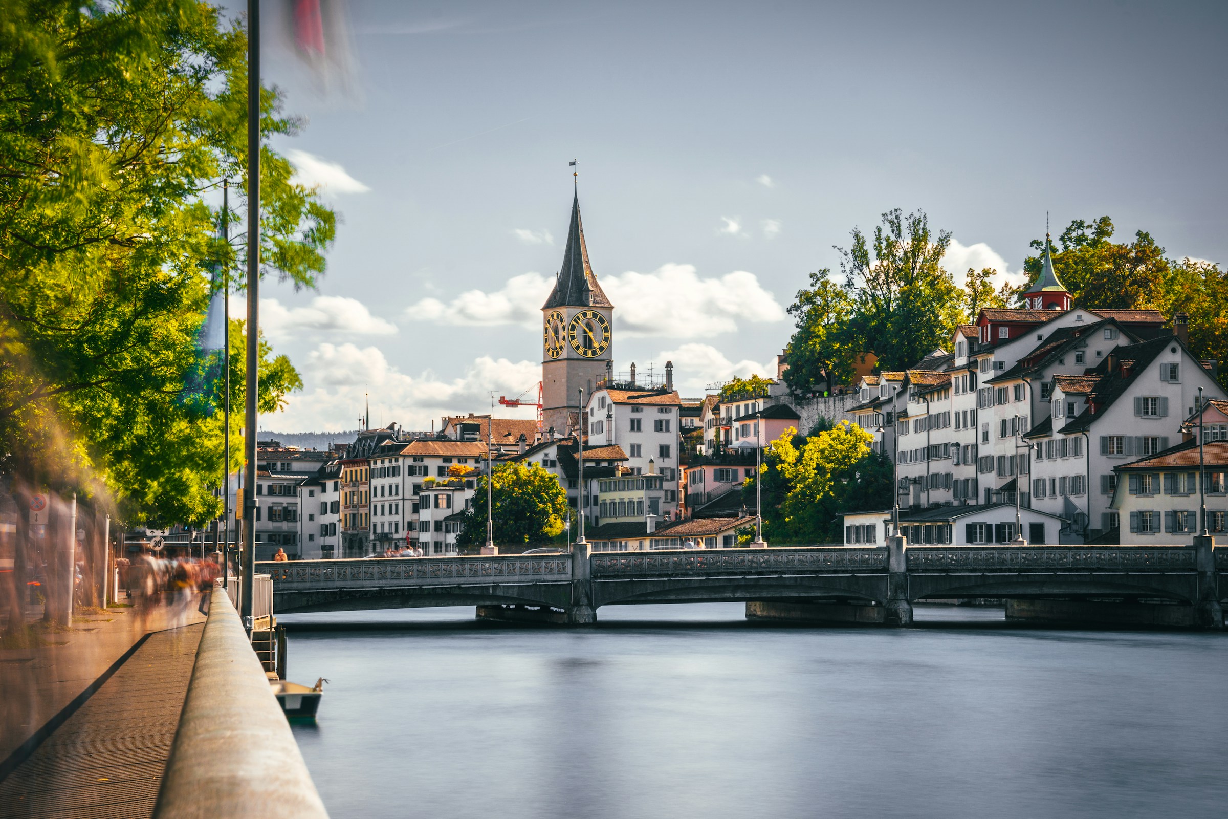 For several years in a row, the Swiss financial center of Zurich has topped the IMD Smart City Index - clearly, the city has plenty to offer both its residents and its visitors.